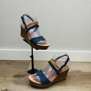 UGG Lira Mar Blue And Tan Wedge Sandals Women’s Size 6.5